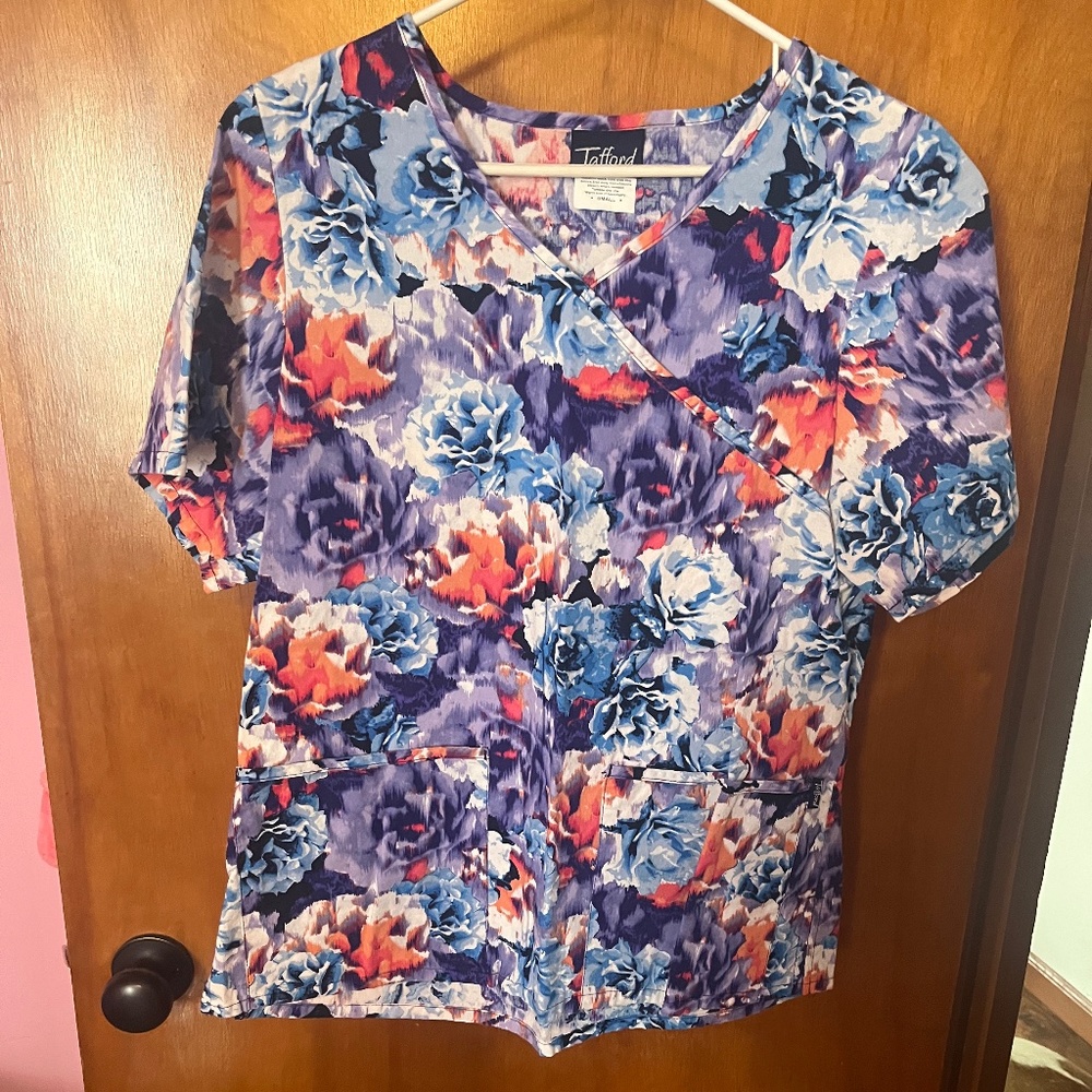 Small floral Scrub Top